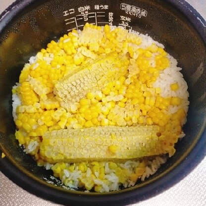 お茶碗に盛り付けしたのを撮り忘れました^^;
美味しいと大満足です。
芯を入れてだしをとるのもいいですね。
最後にバター醤油でコクを出しました。ごちそうさま♪